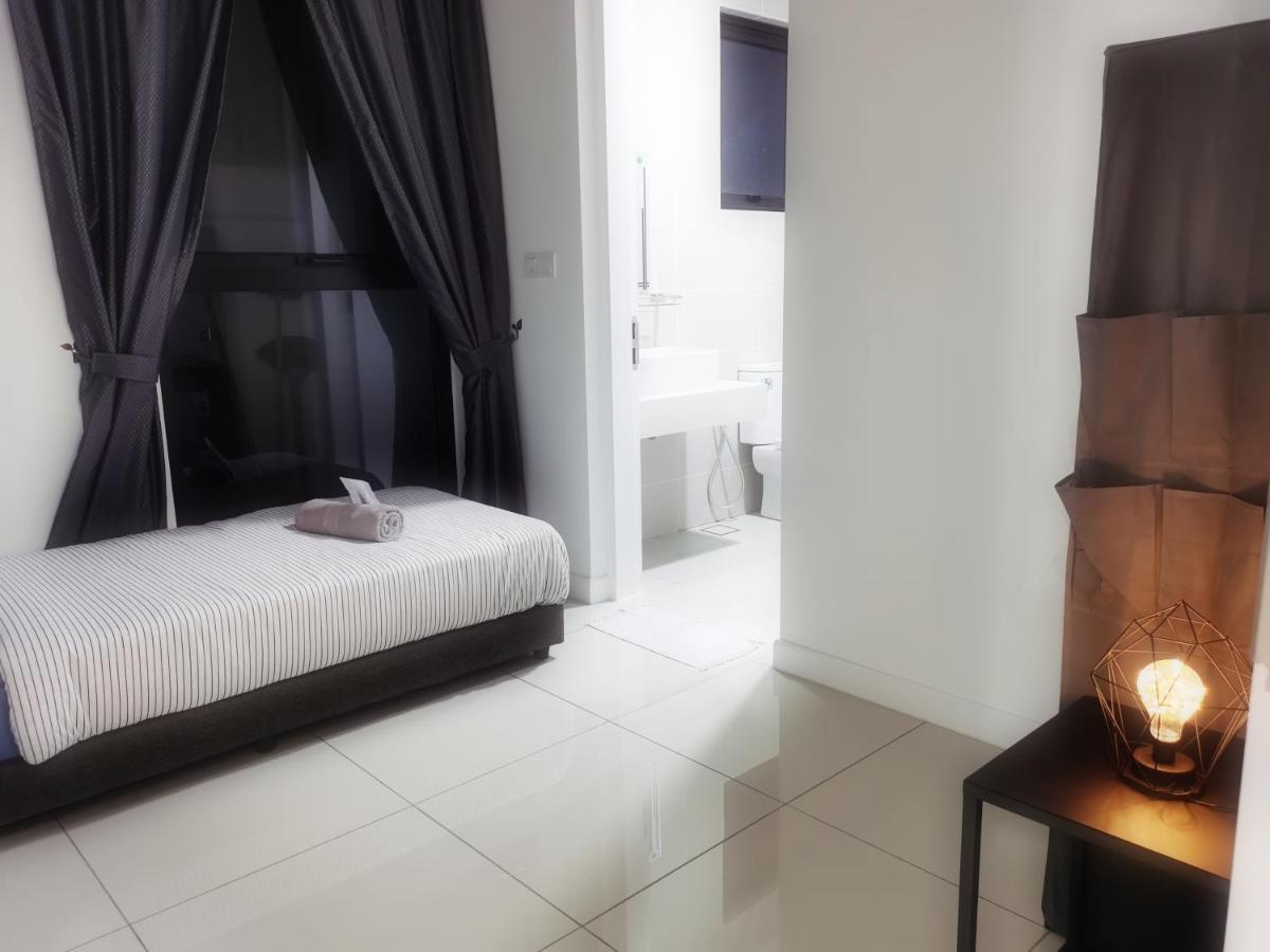 Appartamento Le Pavillion Puchong By Widebed Upto 6Pax Kuala Lumpur Esterno foto