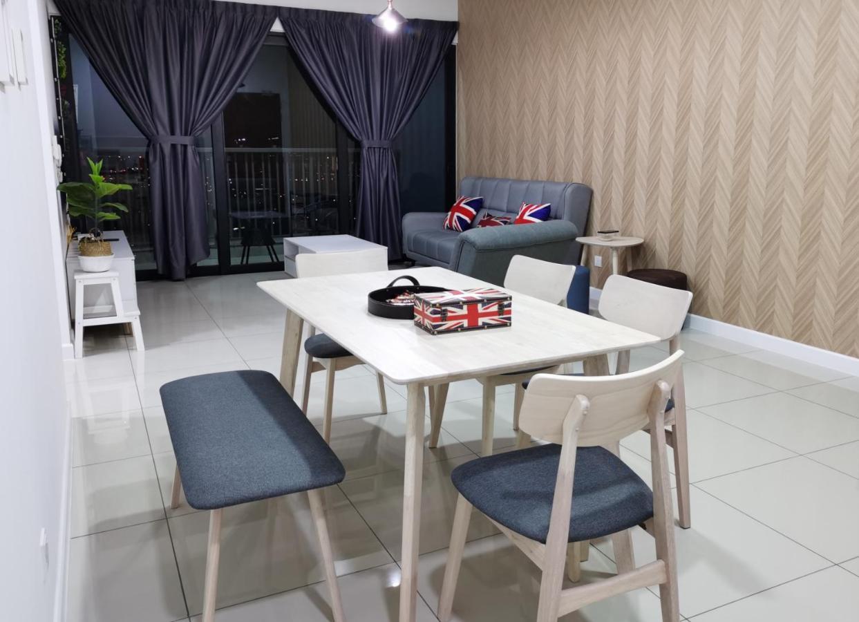 Appartamento Le Pavillion Puchong By Widebed Upto 6Pax Kuala Lumpur Esterno foto