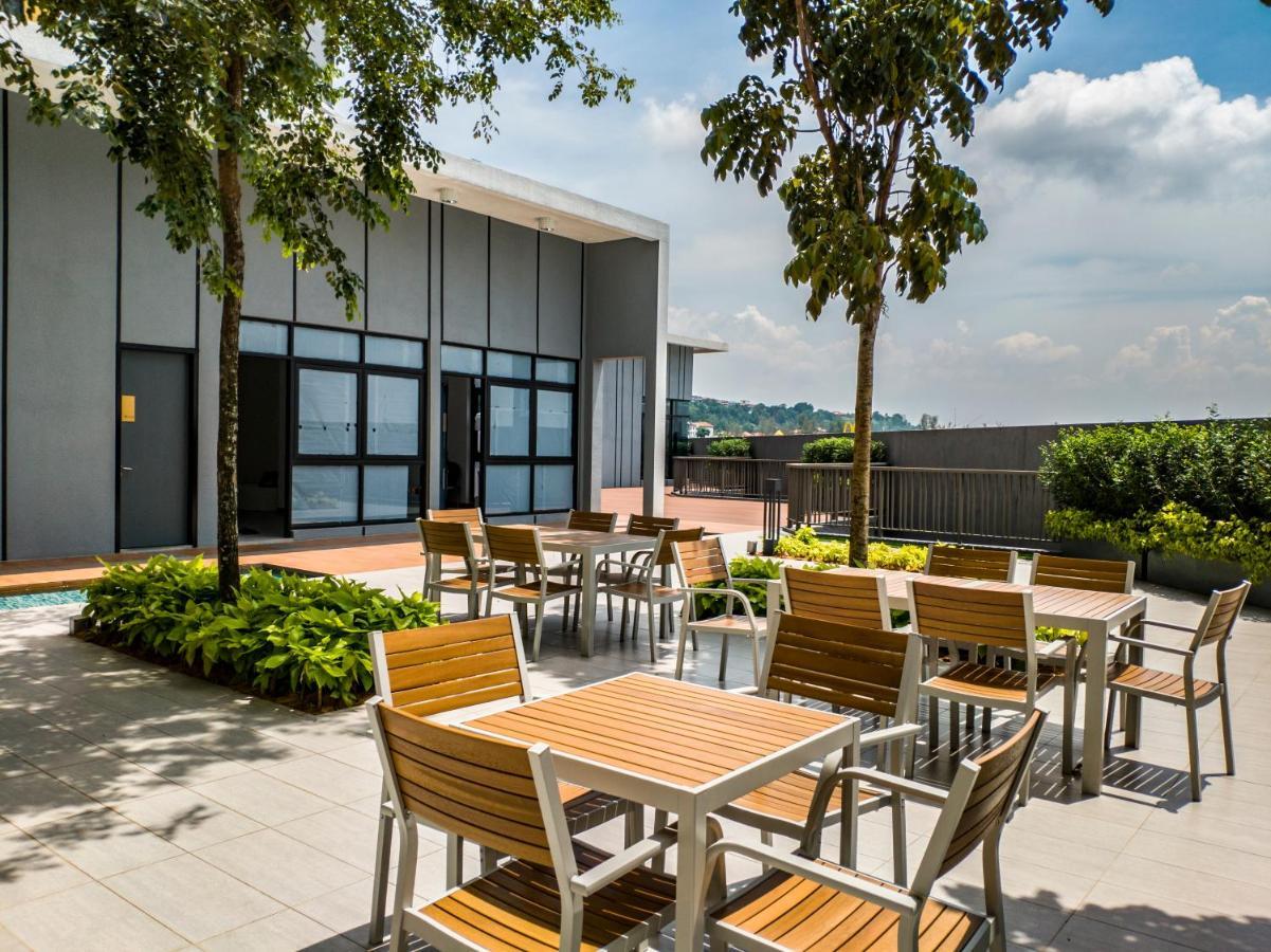 Appartamento Le Pavillion Puchong By Widebed Upto 6Pax Kuala Lumpur Esterno foto