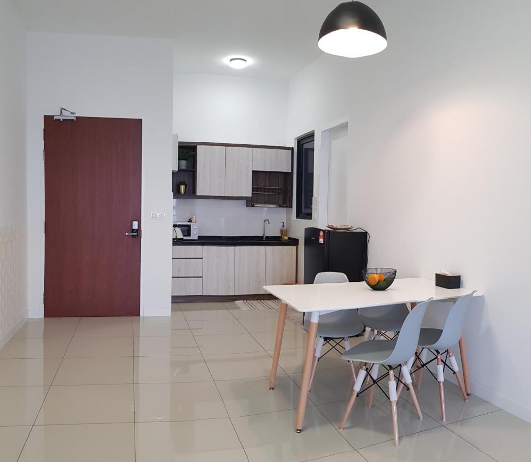 Appartamento Le Pavillion Puchong By Widebed Upto 6Pax Kuala Lumpur Esterno foto