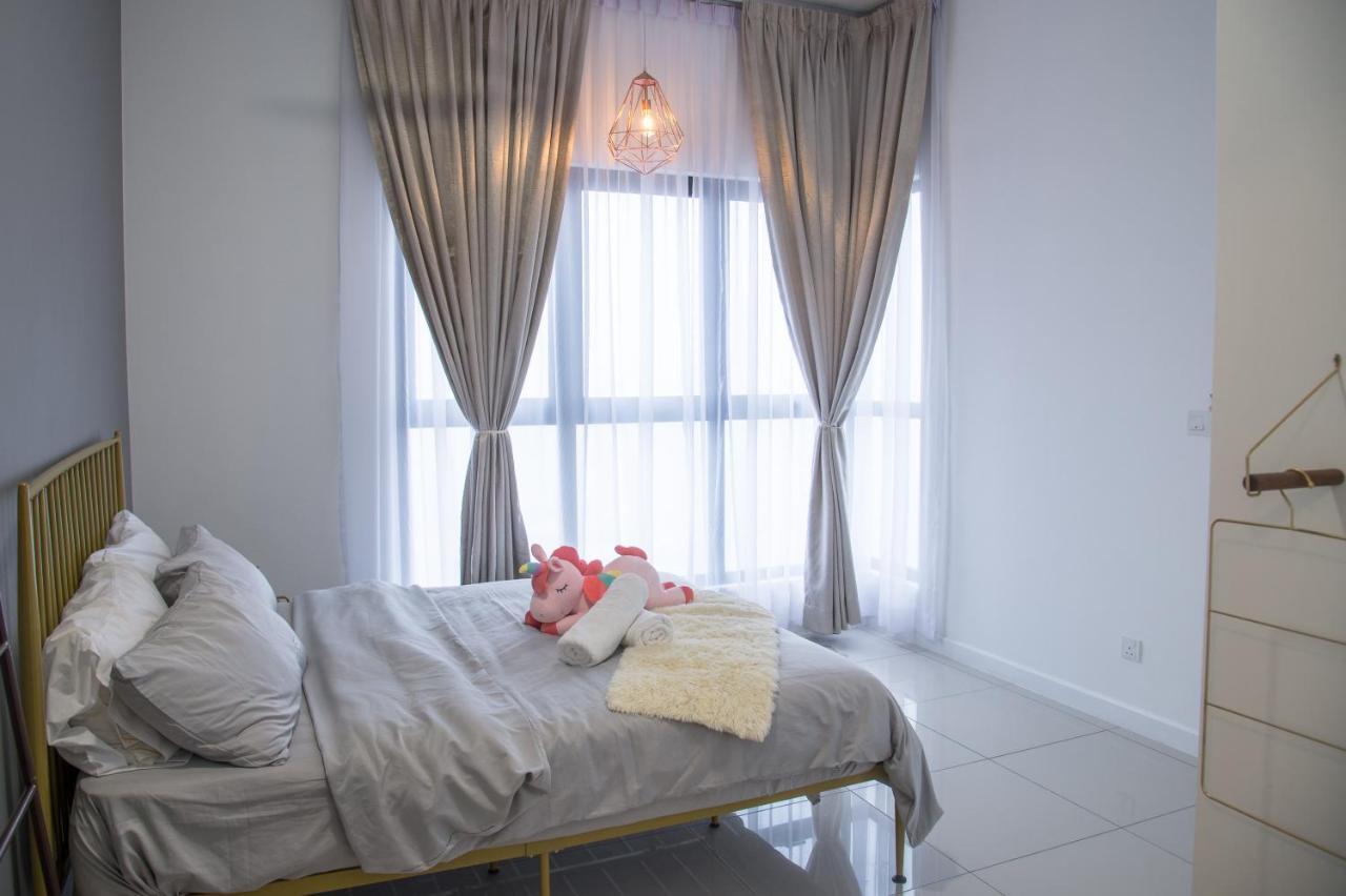 Appartamento Le Pavillion Puchong By Widebed Upto 6Pax Kuala Lumpur Esterno foto