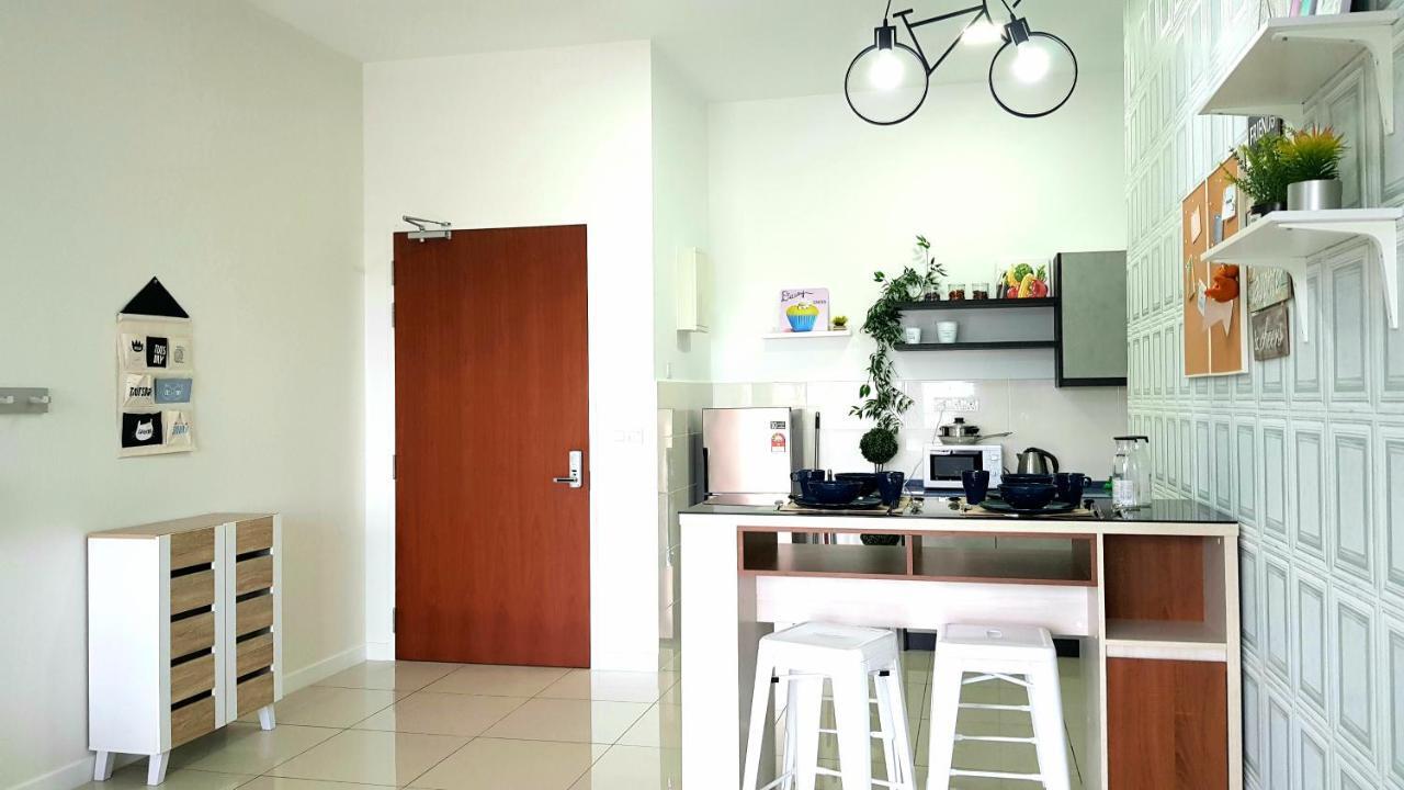 Appartamento Le Pavillion Puchong By Widebed Upto 6Pax Kuala Lumpur Esterno foto