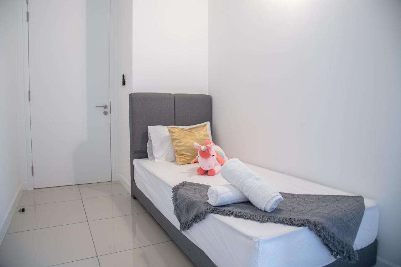 Appartamento Le Pavillion Puchong By Widebed Upto 6Pax Kuala Lumpur Esterno foto